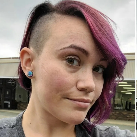 Meet your Posher, Kayla - Picture 2 of 2